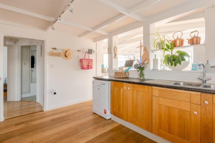 Dog Friendly Cottage 2 Mins To Beach With Hot Tub And Zappi Ev Lessingham المظهر الخارجي الصورة