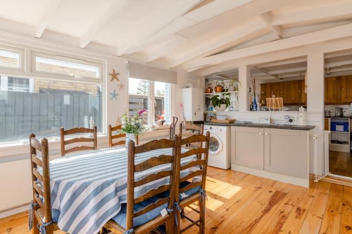 Dog Friendly Cottage 2 Mins To Beach With Hot Tub And Zappi Ev Lessingham المظهر الخارجي الصورة